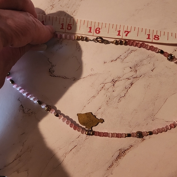 Bunny rabbit pink beaded necklace - Picture 5 of 5